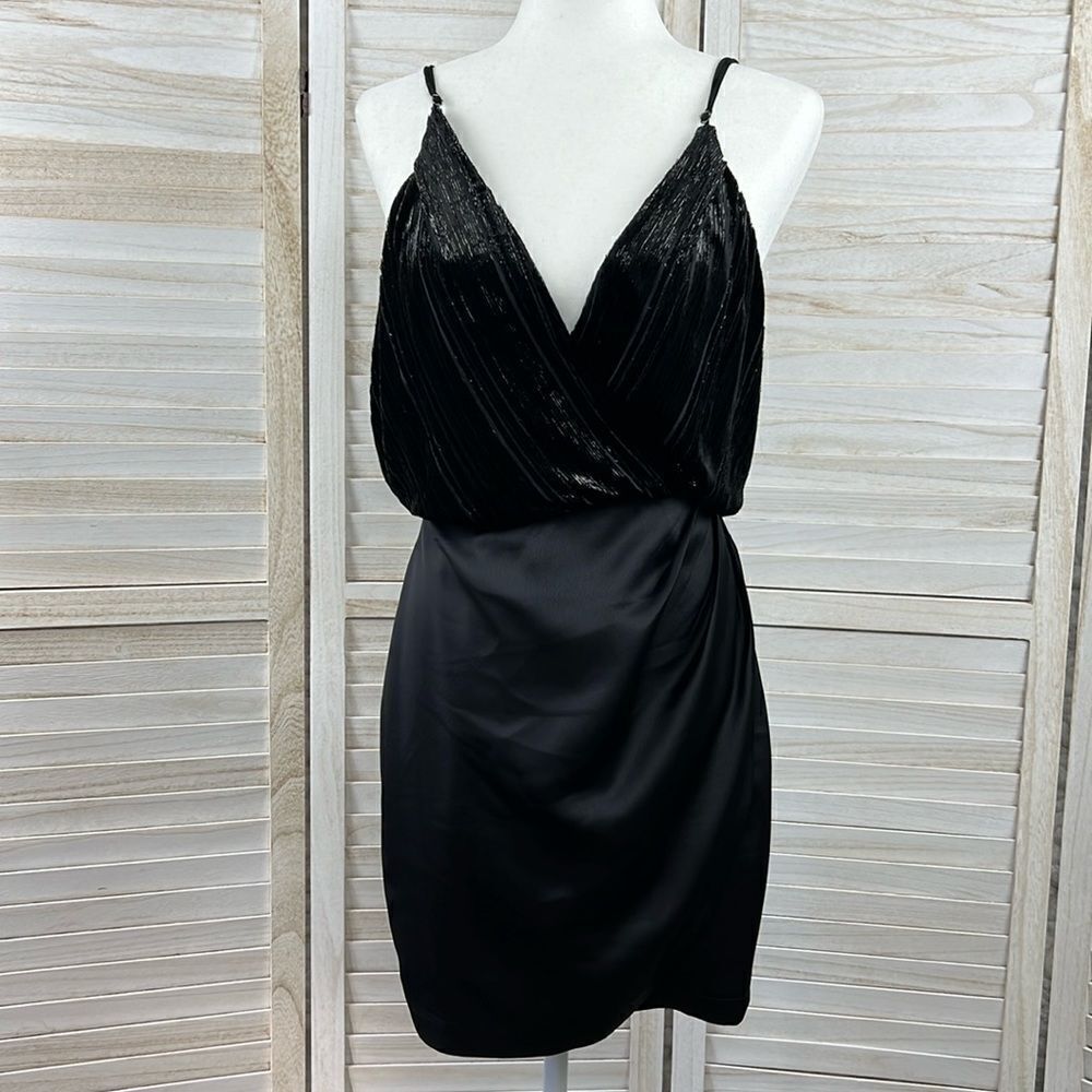 ASTR The Label Callie V-Neck Mini Party Cocktail Dress Small - Picture 2 of 14